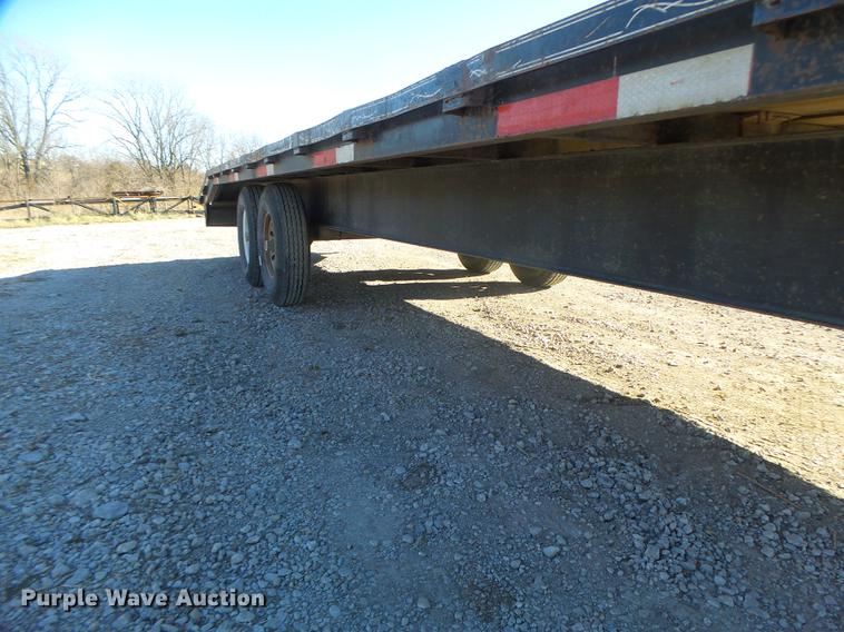 image for item DB9875 2001 Childers flatbed trailer