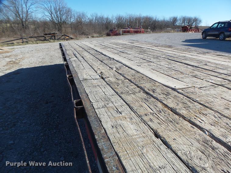 image for item DB9875 2001 Childers flatbed trailer