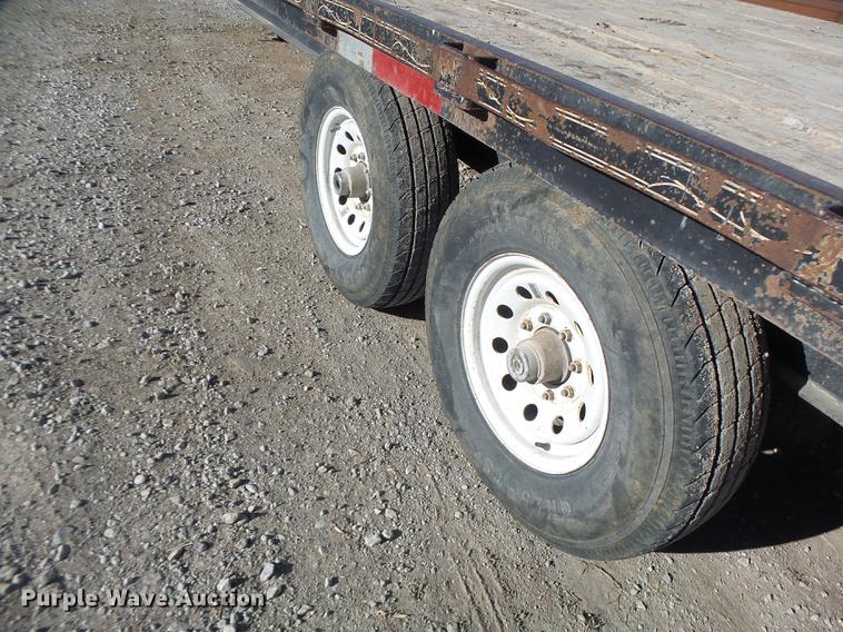 image for item DB9875 2001 Childers flatbed trailer