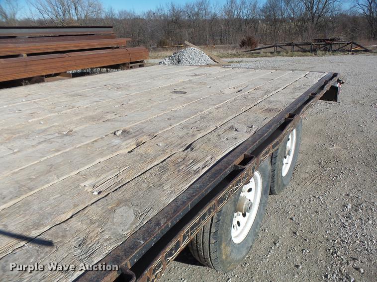 image for item DB9875 2001 Childers flatbed trailer