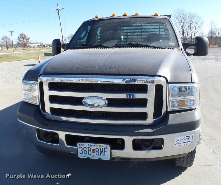 image for item DB9888 2006 Ford F350 Super Duty flatbed pickup truck