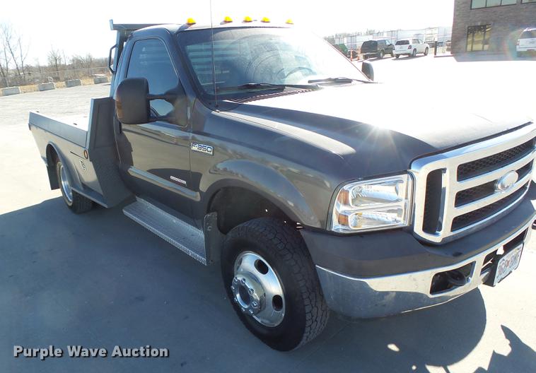 image for item DB9888 2006 Ford F350 Super Duty flatbed pickup truck