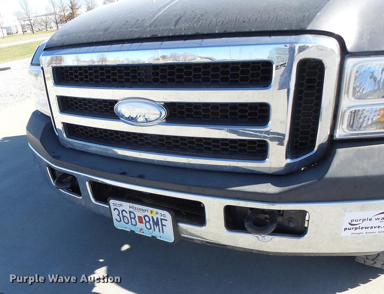 image for item DB9888 2006 Ford F350 Super Duty flatbed pickup truck