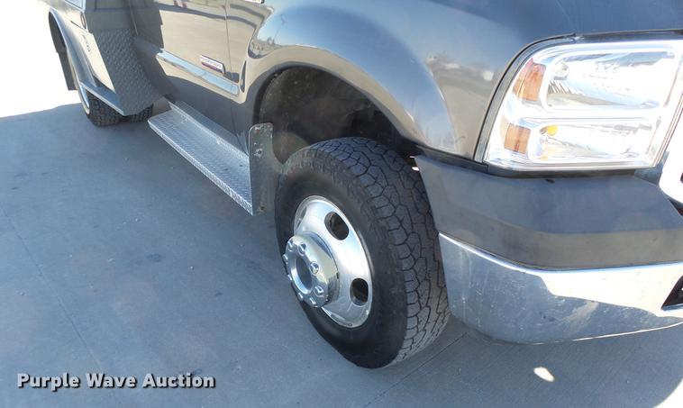 image for item DB9888 2006 Ford F350 Super Duty flatbed pickup truck