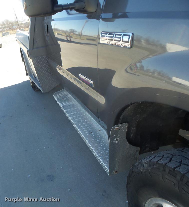 image for item DB9888 2006 Ford F350 Super Duty flatbed pickup truck