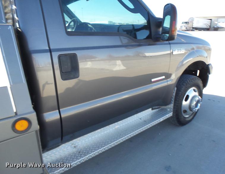 image for item DB9888 2006 Ford F350 Super Duty flatbed pickup truck