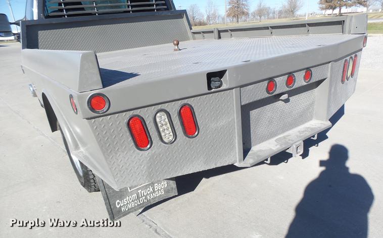 image for item DB9888 2006 Ford F350 Super Duty flatbed pickup truck