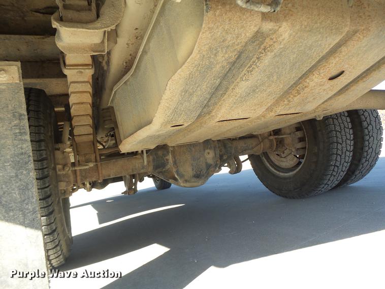 image for item DB9888 2006 Ford F350 Super Duty flatbed pickup truck