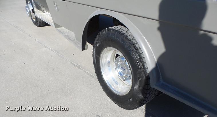 image for item DB9888 2006 Ford F350 Super Duty flatbed pickup truck