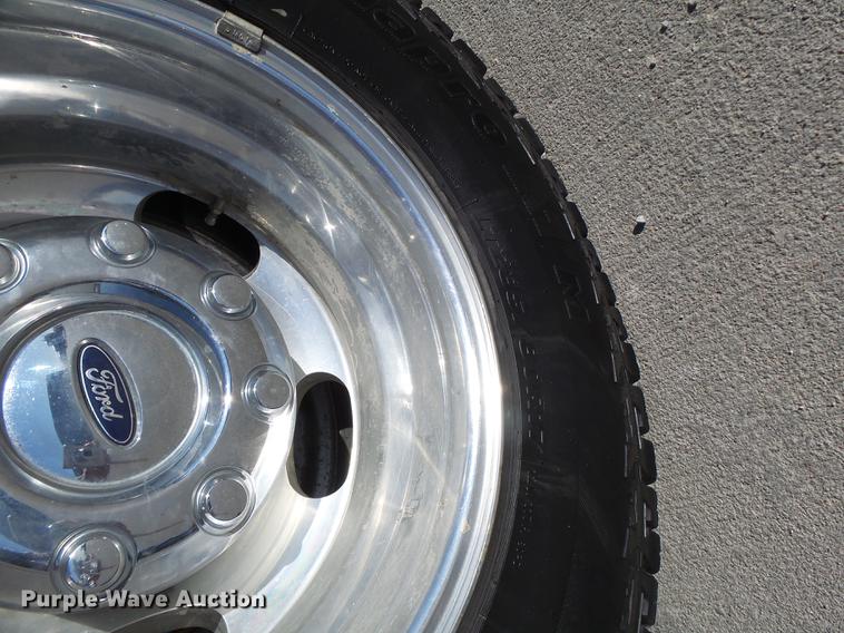 image for item DB9888 2006 Ford F350 Super Duty flatbed pickup truck