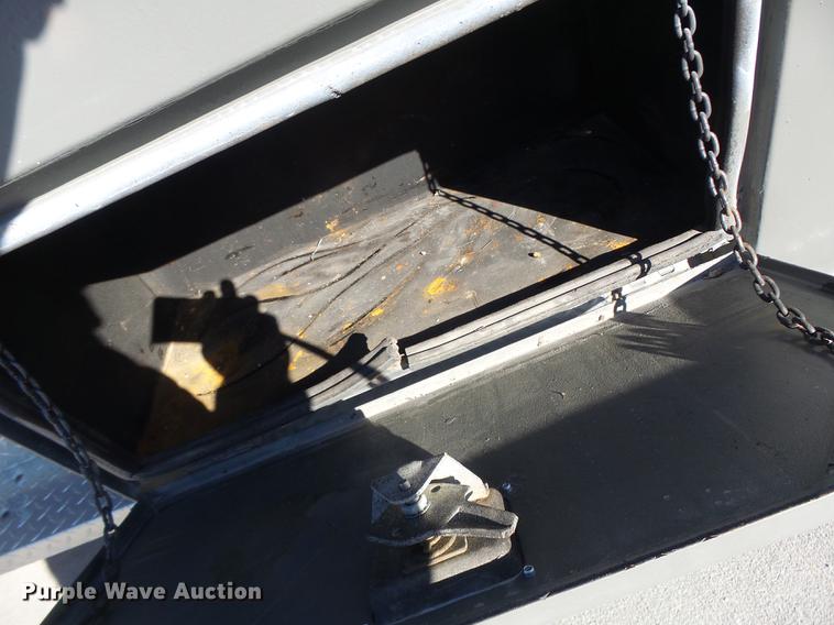 image for item DB9888 2006 Ford F350 Super Duty flatbed pickup truck