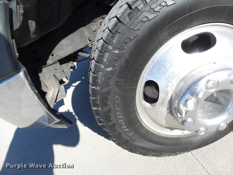 image for item DB9888 2006 Ford F350 Super Duty flatbed pickup truck