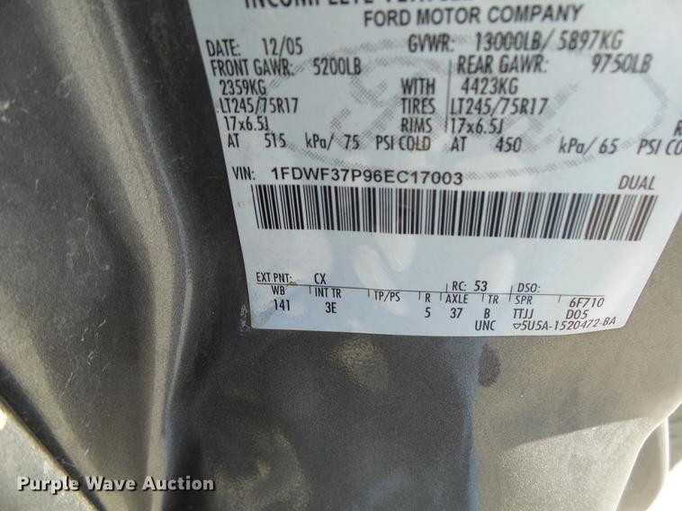 image for item DB9888 2006 Ford F350 Super Duty flatbed pickup truck