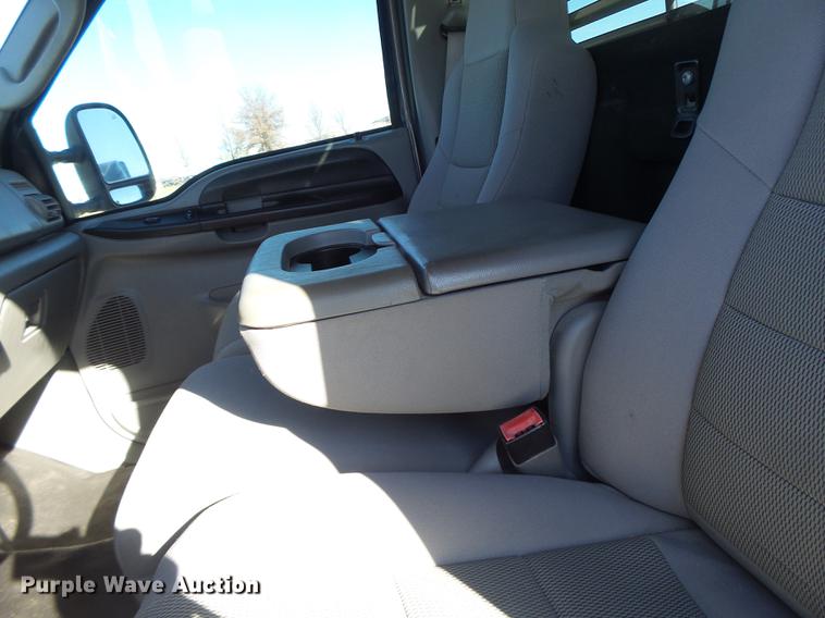 image for item DB9888 2006 Ford F350 Super Duty flatbed pickup truck