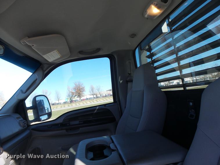 image for item DB9888 2006 Ford F350 Super Duty flatbed pickup truck