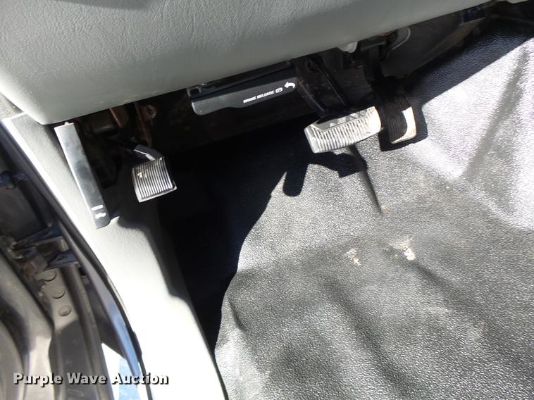 image for item DB9888 2006 Ford F350 Super Duty flatbed pickup truck