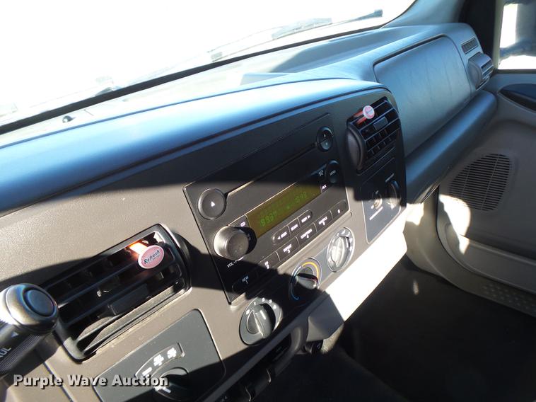 image for item DB9888 2006 Ford F350 Super Duty flatbed pickup truck