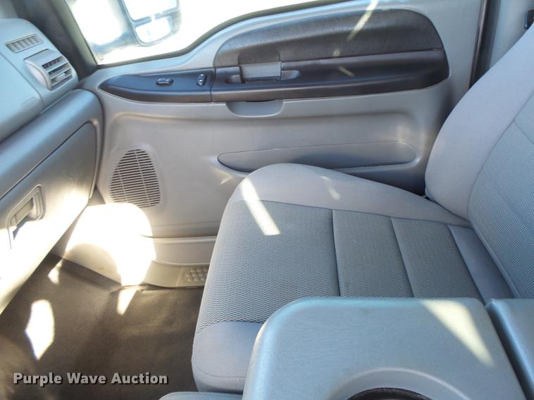 image for item DB9888 2006 Ford F350 Super Duty flatbed pickup truck