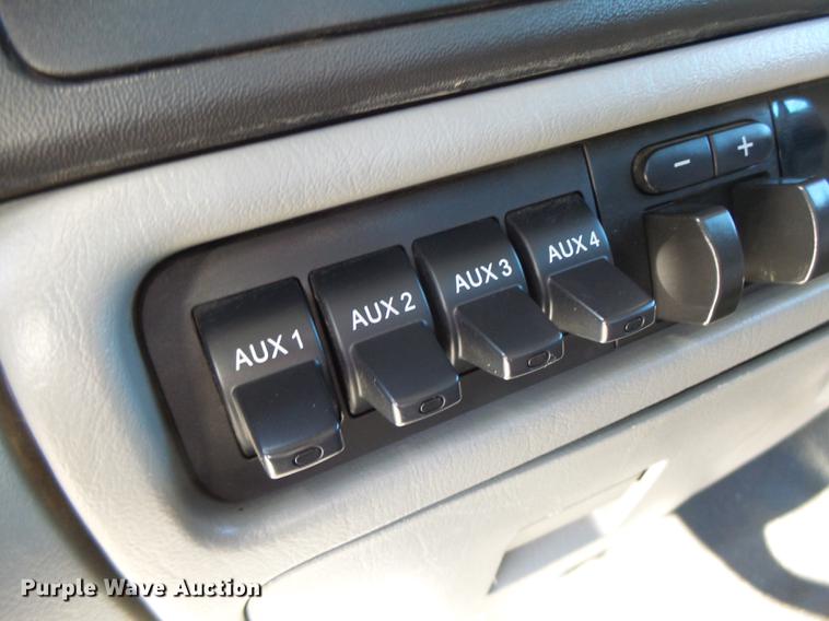 image for item DB9888 2006 Ford F350 Super Duty flatbed pickup truck