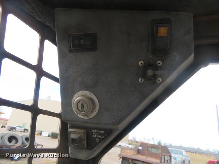 image for item DC0773 1995 Bobcat 853 skid steer