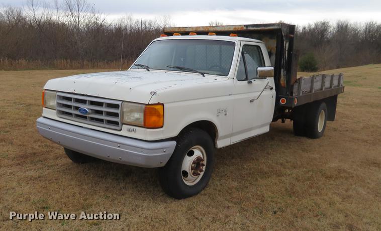 image for item DC0775 1991 Ford F350 flatbed pickup truck