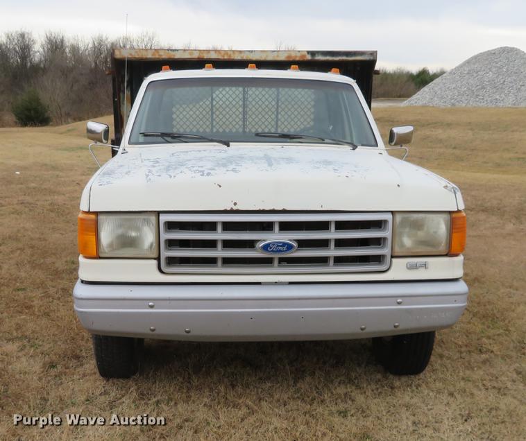 image for item DC0775 1991 Ford F350 flatbed pickup truck
