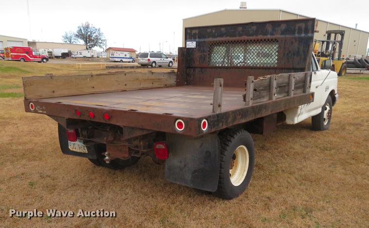 image for item DC0775 1991 Ford F350 flatbed pickup truck
