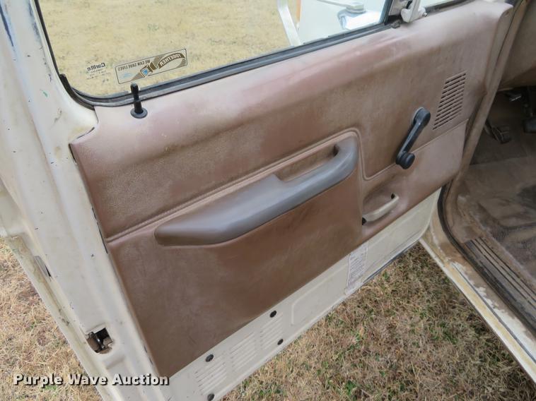 image for item DC0775 1991 Ford F350 flatbed pickup truck