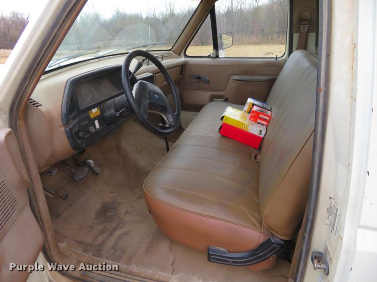 image for item DC0775 1991 Ford F350 flatbed pickup truck