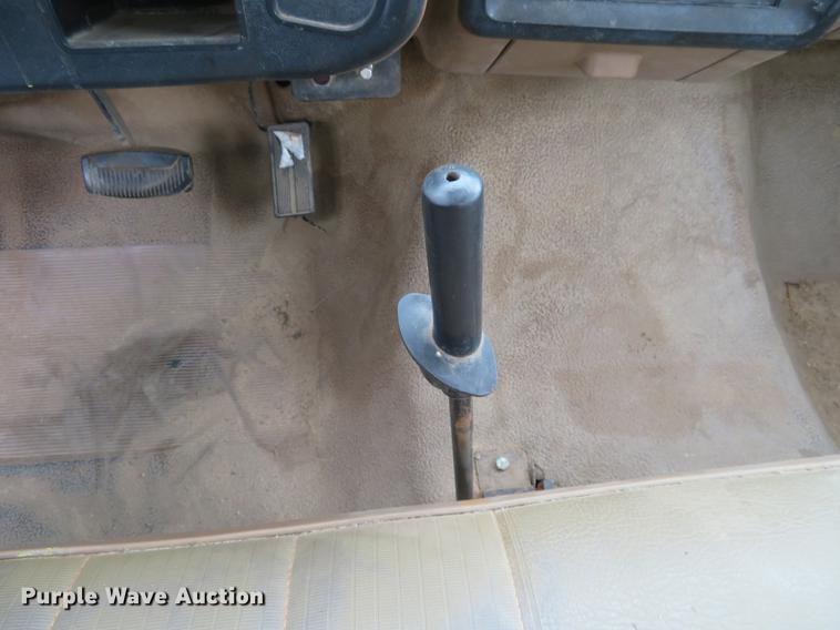 image for item DC0775 1991 Ford F350 flatbed pickup truck