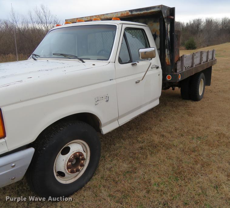image for item DC0775 1991 Ford F350 flatbed pickup truck