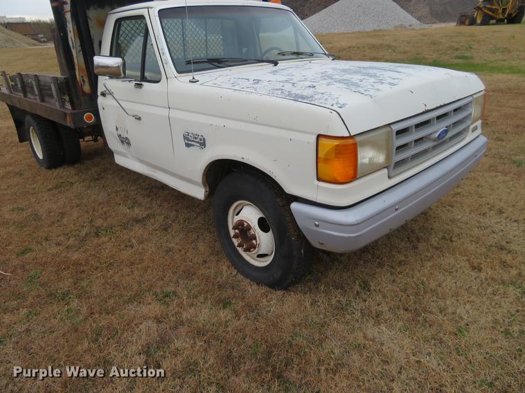 image for item DC0775 1991 Ford F350 flatbed pickup truck