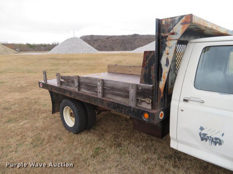 image for item DC0775 1991 Ford F350 flatbed pickup truck