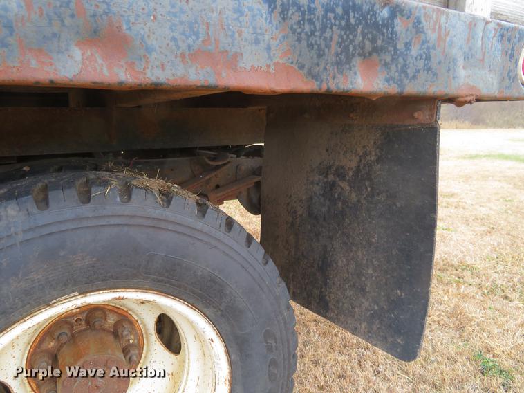 image for item DC0775 1991 Ford F350 flatbed pickup truck