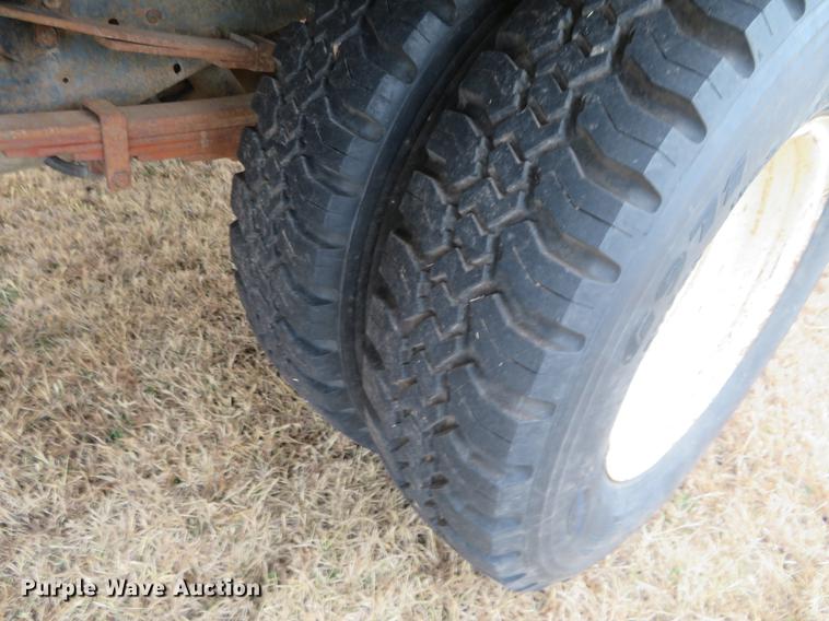 image for item DC0775 1991 Ford F350 flatbed pickup truck