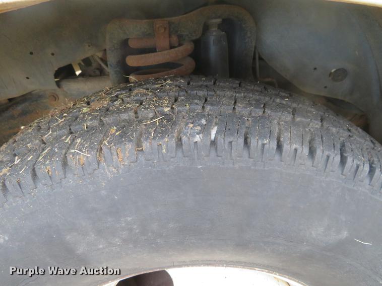 image for item DC0775 1991 Ford F350 flatbed pickup truck