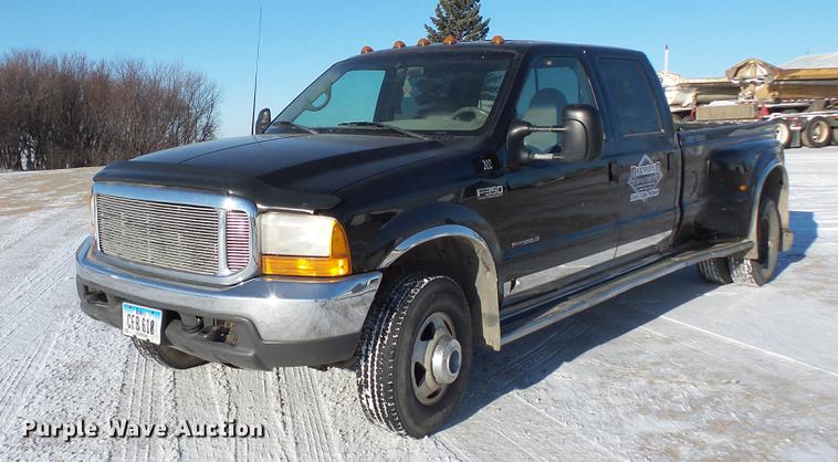 image for item DC1130 2000 Ford F350 Super Duty Crew Cab pickup truck