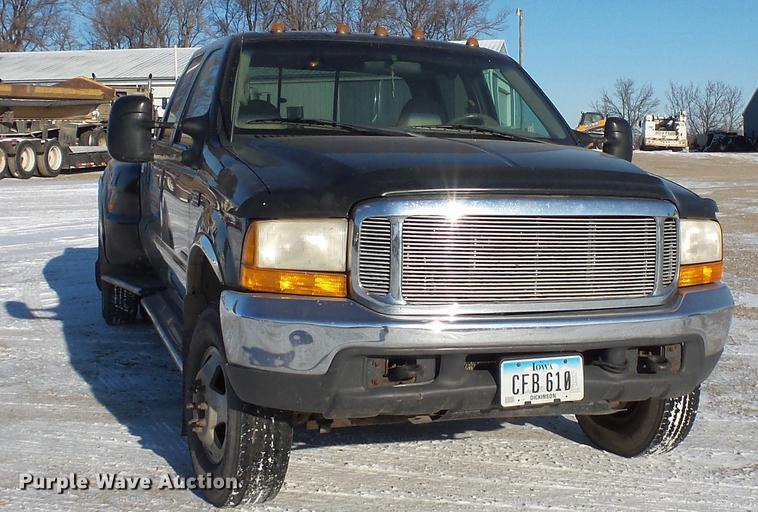 image for item DC1130 2000 Ford F350 Super Duty Crew Cab pickup truck