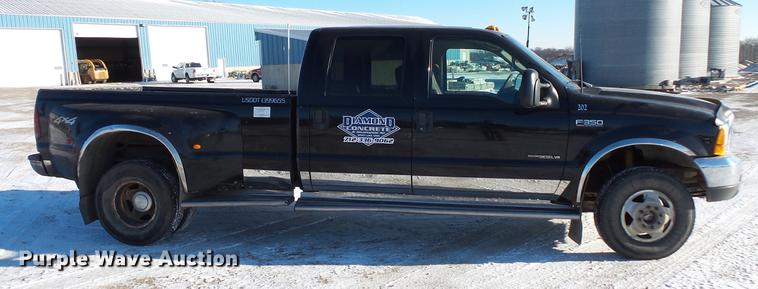 image for item DC1130 2000 Ford F350 Super Duty Crew Cab pickup truck