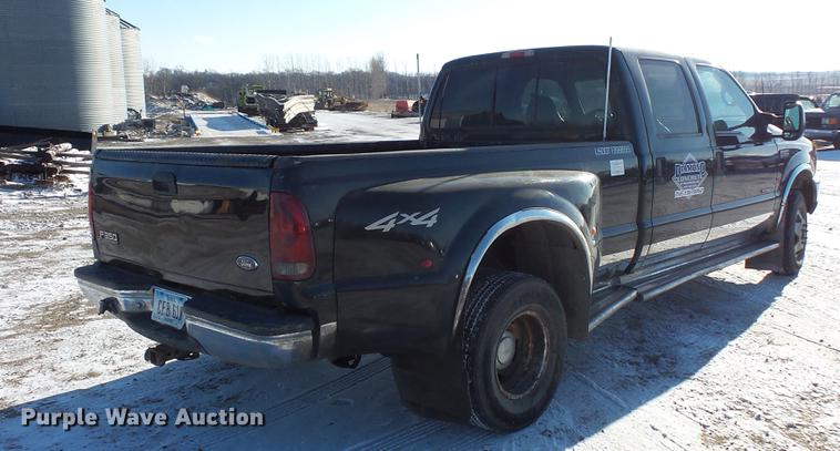 image for item DC1130 2000 Ford F350 Super Duty Crew Cab pickup truck