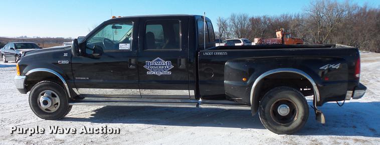 image for item DC1130 2000 Ford F350 Super Duty Crew Cab pickup truck