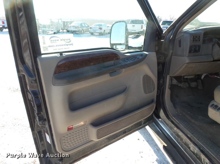 image for item DC1130 2000 Ford F350 Super Duty Crew Cab pickup truck