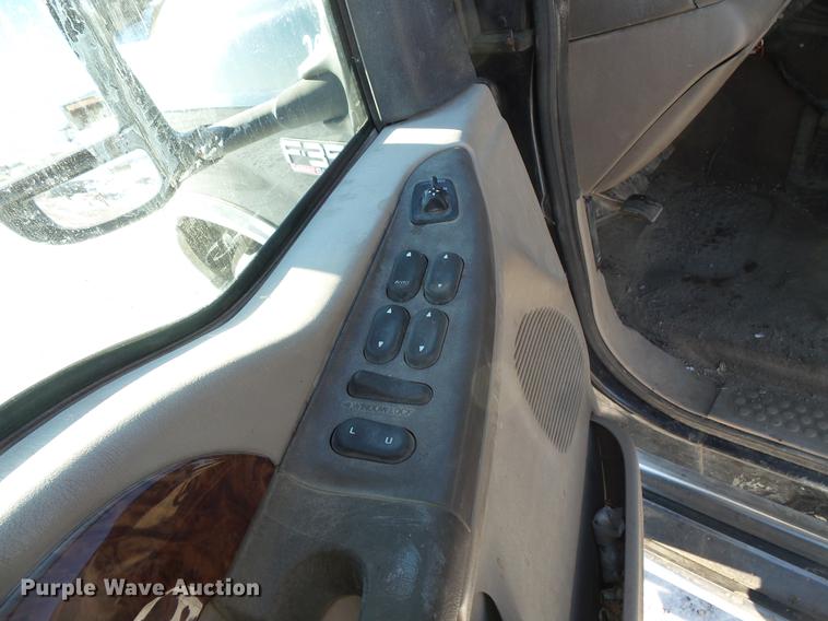 image for item DC1130 2000 Ford F350 Super Duty Crew Cab pickup truck