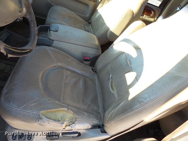 image for item DC1130 2000 Ford F350 Super Duty Crew Cab pickup truck