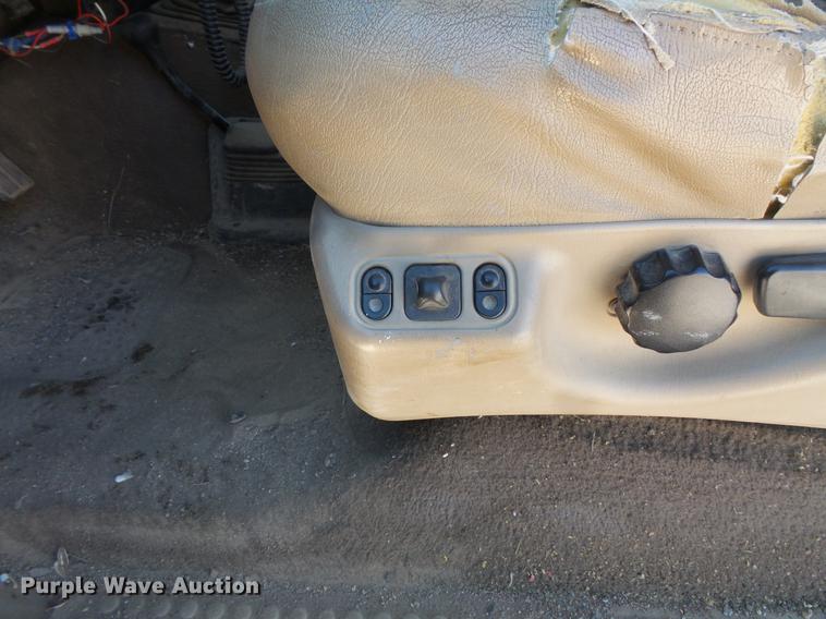 image for item DC1130 2000 Ford F350 Super Duty Crew Cab pickup truck