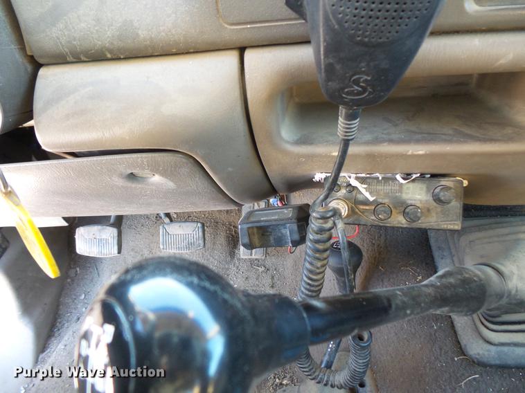 image for item DC1130 2000 Ford F350 Super Duty Crew Cab pickup truck