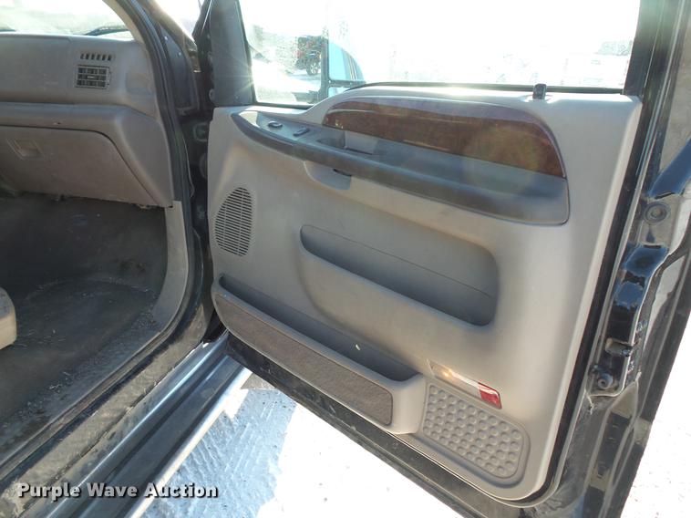 image for item DC1130 2000 Ford F350 Super Duty Crew Cab pickup truck