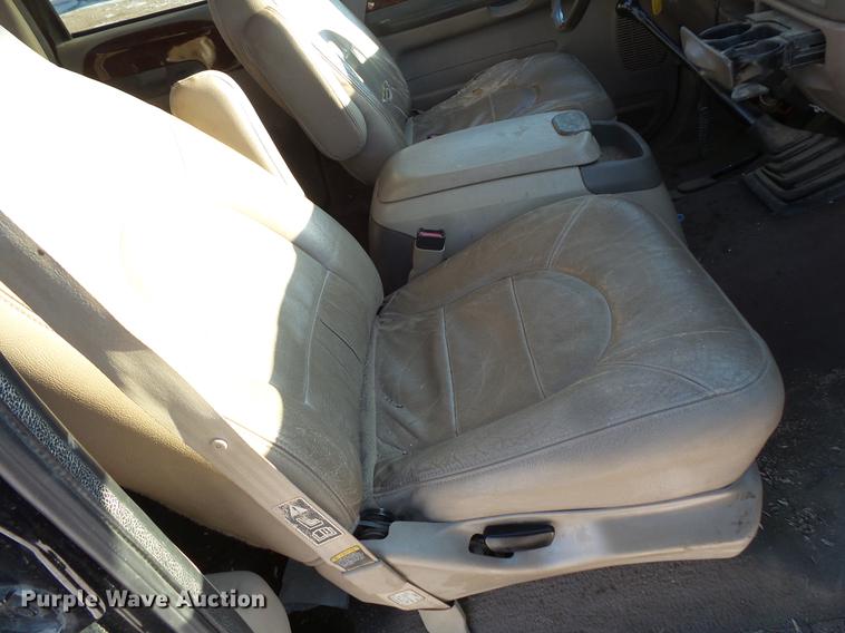 image for item DC1130 2000 Ford F350 Super Duty Crew Cab pickup truck