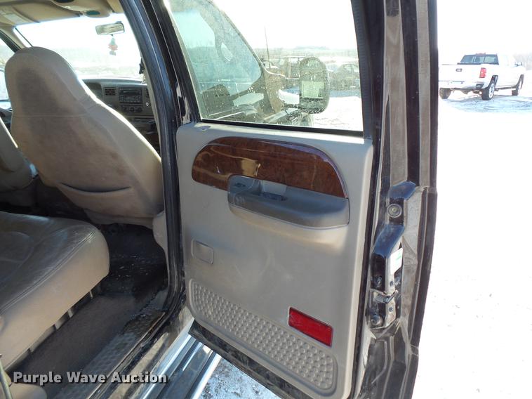 image for item DC1130 2000 Ford F350 Super Duty Crew Cab pickup truck