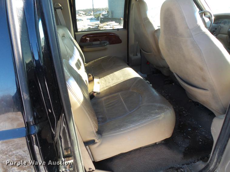 image for item DC1130 2000 Ford F350 Super Duty Crew Cab pickup truck